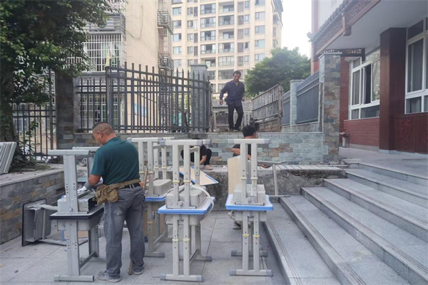 周家坝恒发搬家:助力三峡水利电力学校课桌搬迁,专业高效获点赞