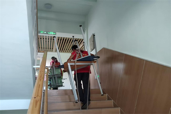 周家坝恒发搬家：助力三峡水利电力学校课桌搬迁，专业高效获点赞